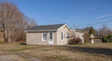 228 OLD FIFTEEN RD, NEW CANTON, Virginia 23123, 2 Bedrooms Bedrooms, ,1 BathroomBathrooms,Residential,For sale,228 OLD FIFTEEN RD,661280 MLS # 661280