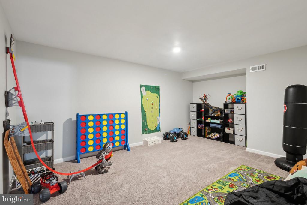 1925 CAPTAIN DR, FREDERICKSBURG, Virginia 22408, 5 Bedrooms Bedrooms, ,3 BathroomsBathrooms,Residential,1925 CAPTAIN DR,VASP2032866 MLS # VASP2032866