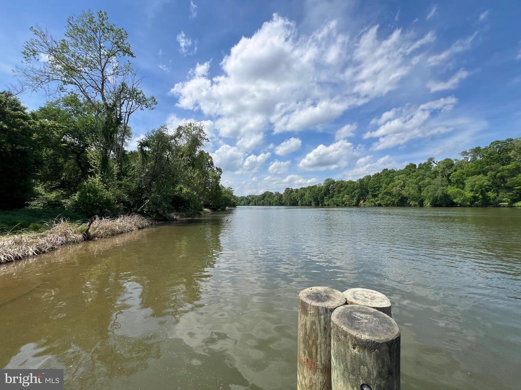 1925 CAPTAIN DR, FREDERICKSBURG, Virginia 22408, 5 Bedrooms Bedrooms, ,3 BathroomsBathrooms,Residential,1925 CAPTAIN DR,VASP2032866 MLS # VASP2032866