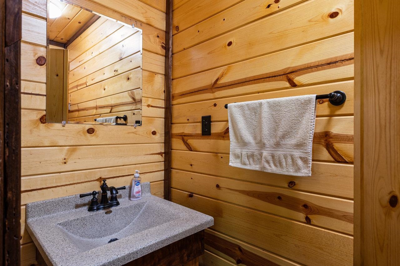 215 SIMS LN, LURAY, Virginia 22835, 2 Bedrooms Bedrooms, ,1 BathroomBathrooms,Residential,215 SIMS LN,664111 MLS # 664111