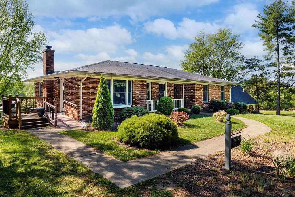 4508 N LEE HWY, FAIRFIELD, Virginia 24435, 5 Bedrooms Bedrooms, ,3 BathroomsBathrooms,Residential,4508 N LEE HWY,664116 MLS # 664116