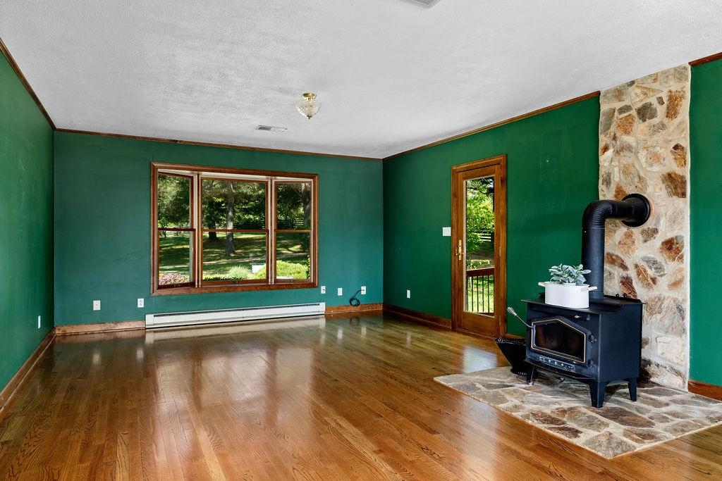 4508 N LEE HWY, FAIRFIELD, Virginia 24435, 5 Bedrooms Bedrooms, ,3 BathroomsBathrooms,Residential,4508 N LEE HWY,664116 MLS # 664116