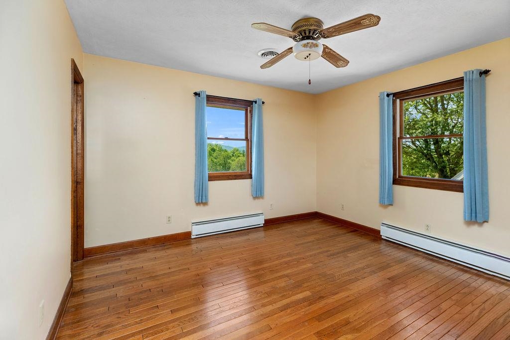 4508 N LEE HWY, FAIRFIELD, Virginia 24435, 5 Bedrooms Bedrooms, ,3 BathroomsBathrooms,Residential,4508 N LEE HWY,664116 MLS # 664116