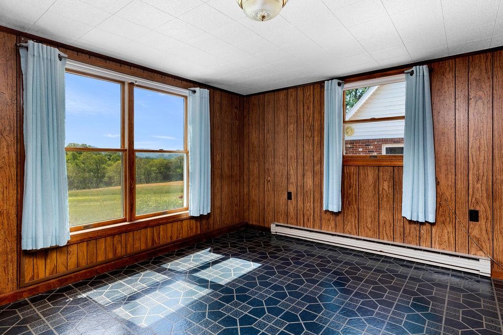 4508 N LEE HWY, FAIRFIELD, Virginia 24435, 5 Bedrooms Bedrooms, ,3 BathroomsBathrooms,Residential,4508 N LEE HWY,664116 MLS # 664116