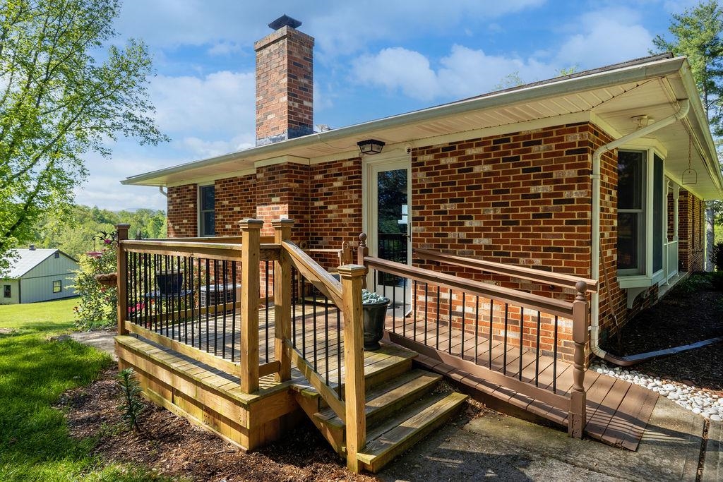 4508 N LEE HWY, FAIRFIELD, Virginia 24435, 5 Bedrooms Bedrooms, ,3 BathroomsBathrooms,Residential,4508 N LEE HWY,664116 MLS # 664116