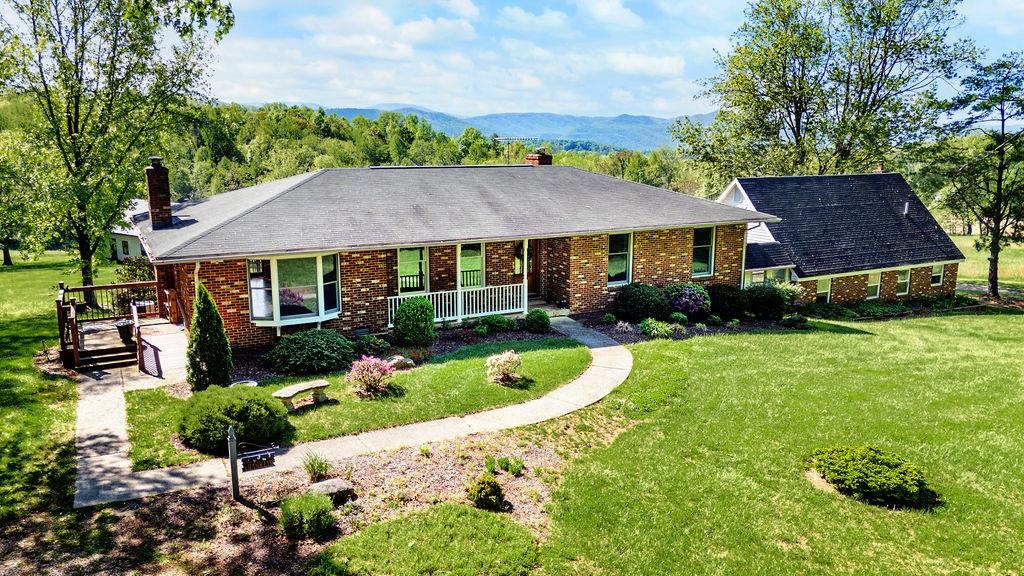 4508 N LEE HWY, FAIRFIELD, Virginia 24435, 5 Bedrooms Bedrooms, ,3 BathroomsBathrooms,Residential,4508 N LEE HWY,664116 MLS # 664116