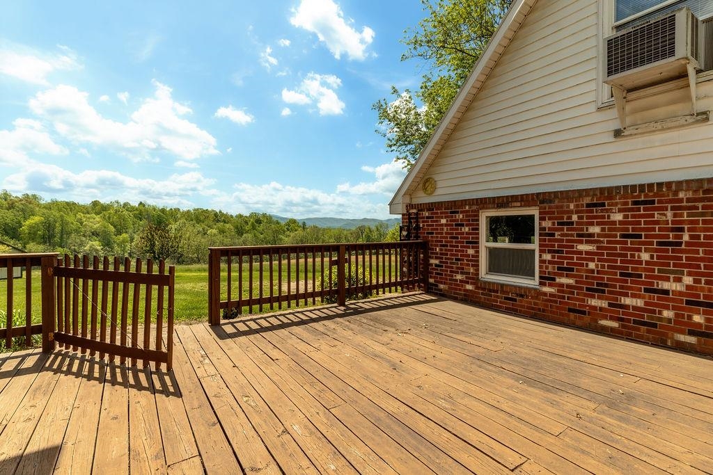 4508 N LEE HWY, FAIRFIELD, Virginia 24435, 5 Bedrooms Bedrooms, ,3 BathroomsBathrooms,Residential,4508 N LEE HWY,664116 MLS # 664116