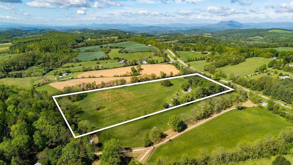 4508 N LEE HWY, FAIRFIELD, Virginia 24435, 5 Bedrooms Bedrooms, ,3 BathroomsBathrooms,Residential,4508 N LEE HWY,664116 MLS # 664116