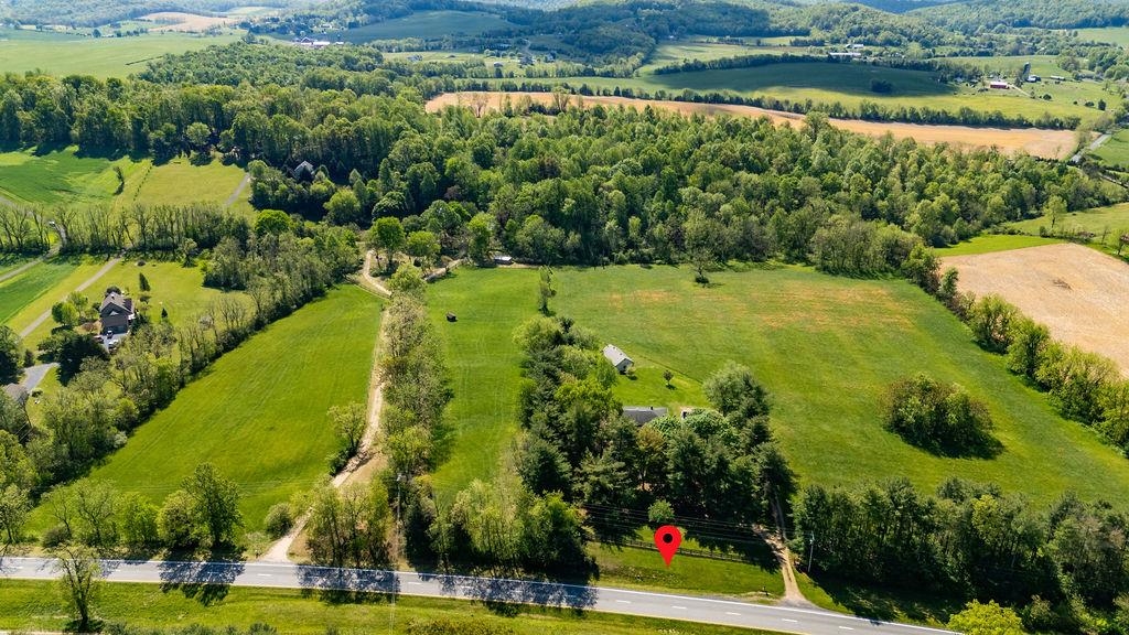 4508 N LEE HWY, FAIRFIELD, Virginia 24435, 5 Bedrooms Bedrooms, ,3 BathroomsBathrooms,Residential,4508 N LEE HWY,664116 MLS # 664116