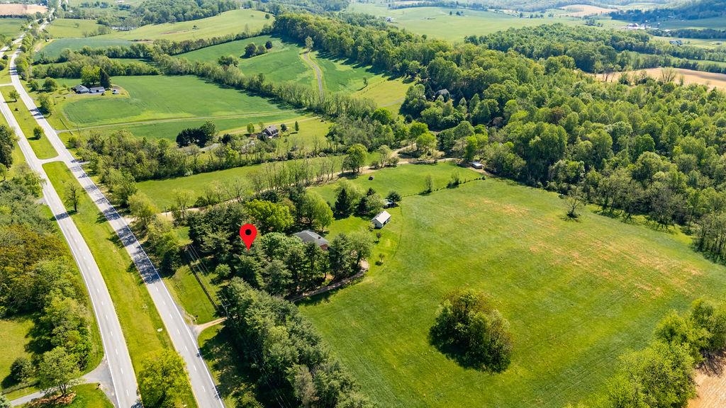 4508 N LEE HWY, FAIRFIELD, Virginia 24435, 5 Bedrooms Bedrooms, ,3 BathroomsBathrooms,Residential,4508 N LEE HWY,664116 MLS # 664116