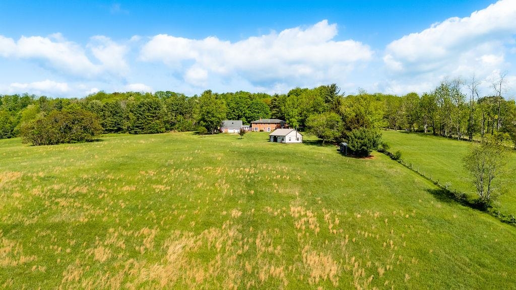 4508 N LEE HWY, FAIRFIELD, Virginia 24435, 5 Bedrooms Bedrooms, ,3 BathroomsBathrooms,Residential,4508 N LEE HWY,664116 MLS # 664116