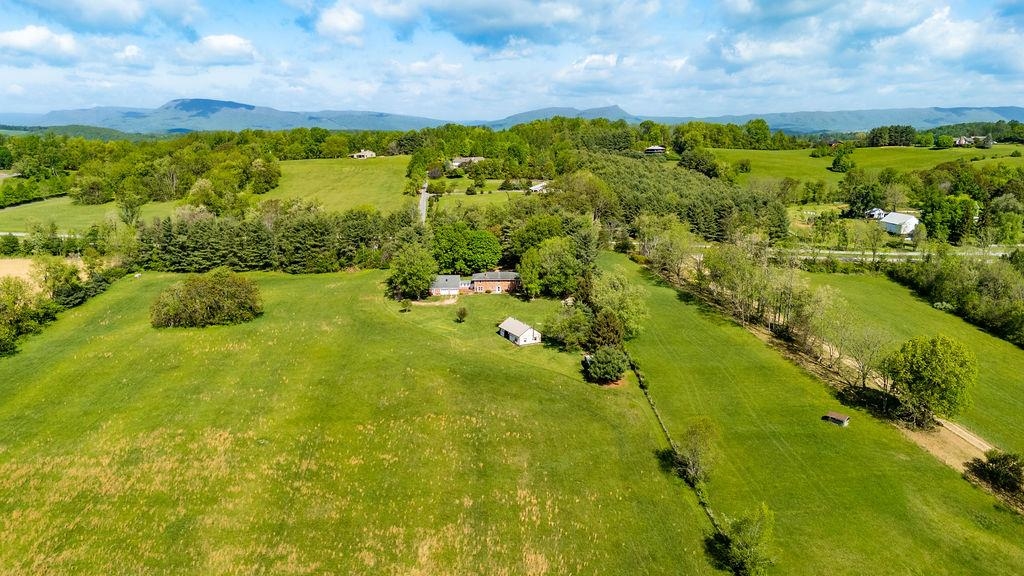 4508 N LEE HWY, FAIRFIELD, Virginia 24435, 5 Bedrooms Bedrooms, ,3 BathroomsBathrooms,Residential,4508 N LEE HWY,664116 MLS # 664116