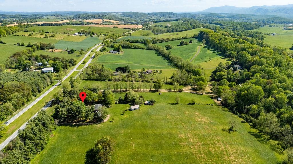 4508 N LEE HWY, FAIRFIELD, Virginia 24435, 5 Bedrooms Bedrooms, ,3 BathroomsBathrooms,Residential,4508 N LEE HWY,664116 MLS # 664116