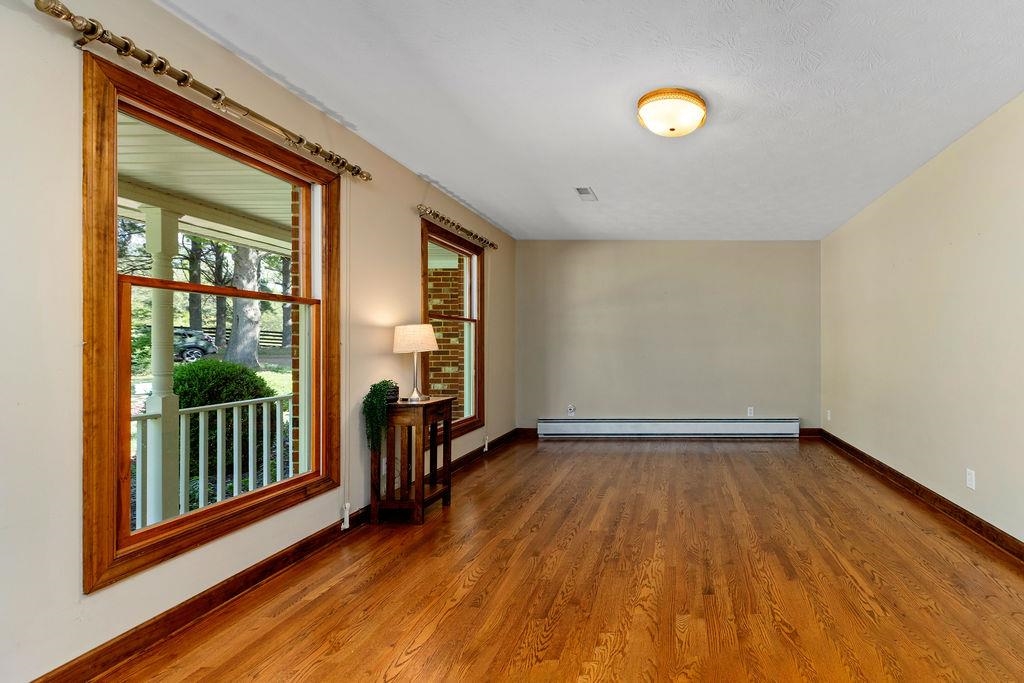4508 N LEE HWY, FAIRFIELD, Virginia 24435, 5 Bedrooms Bedrooms, ,3 BathroomsBathrooms,Residential,4508 N LEE HWY,664116 MLS # 664116