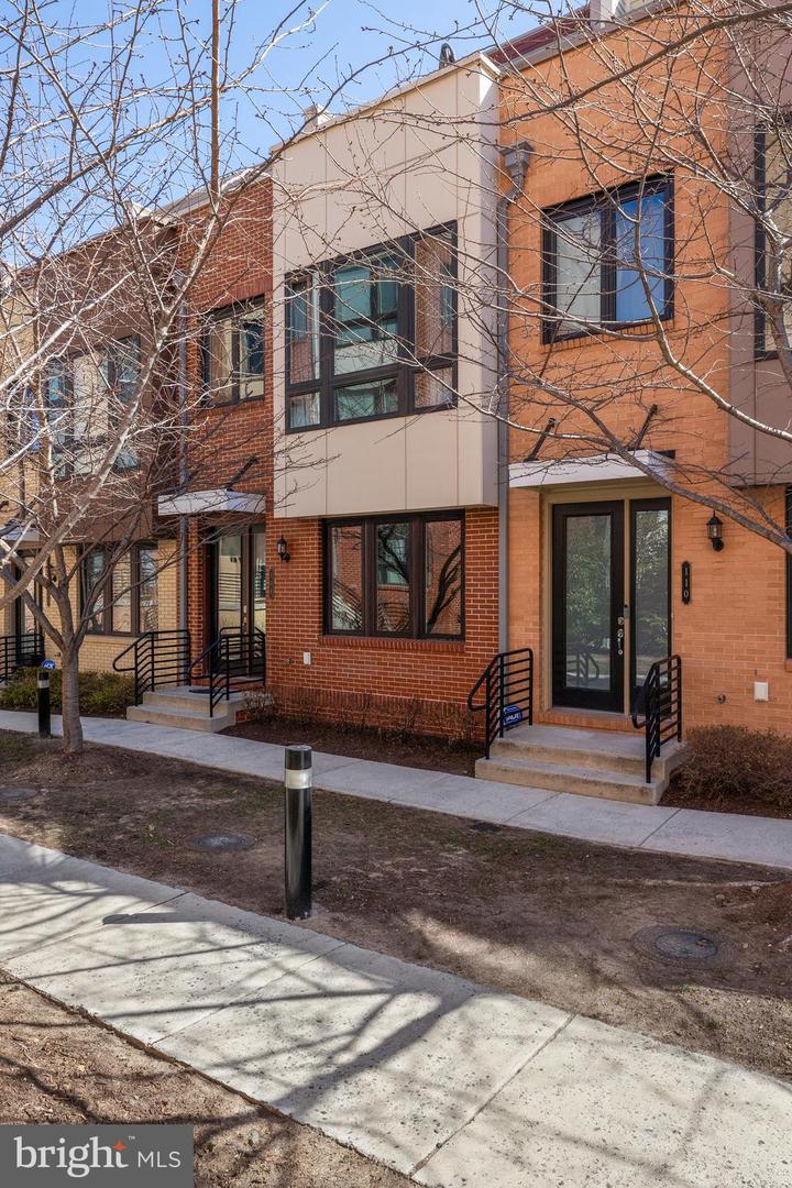 108 CAMBRIA WALK, ALEXANDRIA, Virginia 22304, 4 Bedrooms Bedrooms, ,3 BathroomsBathrooms,Residential,For sale,108 CAMBRIA WALK,VAAX2042686 MLS # VAAX2042686