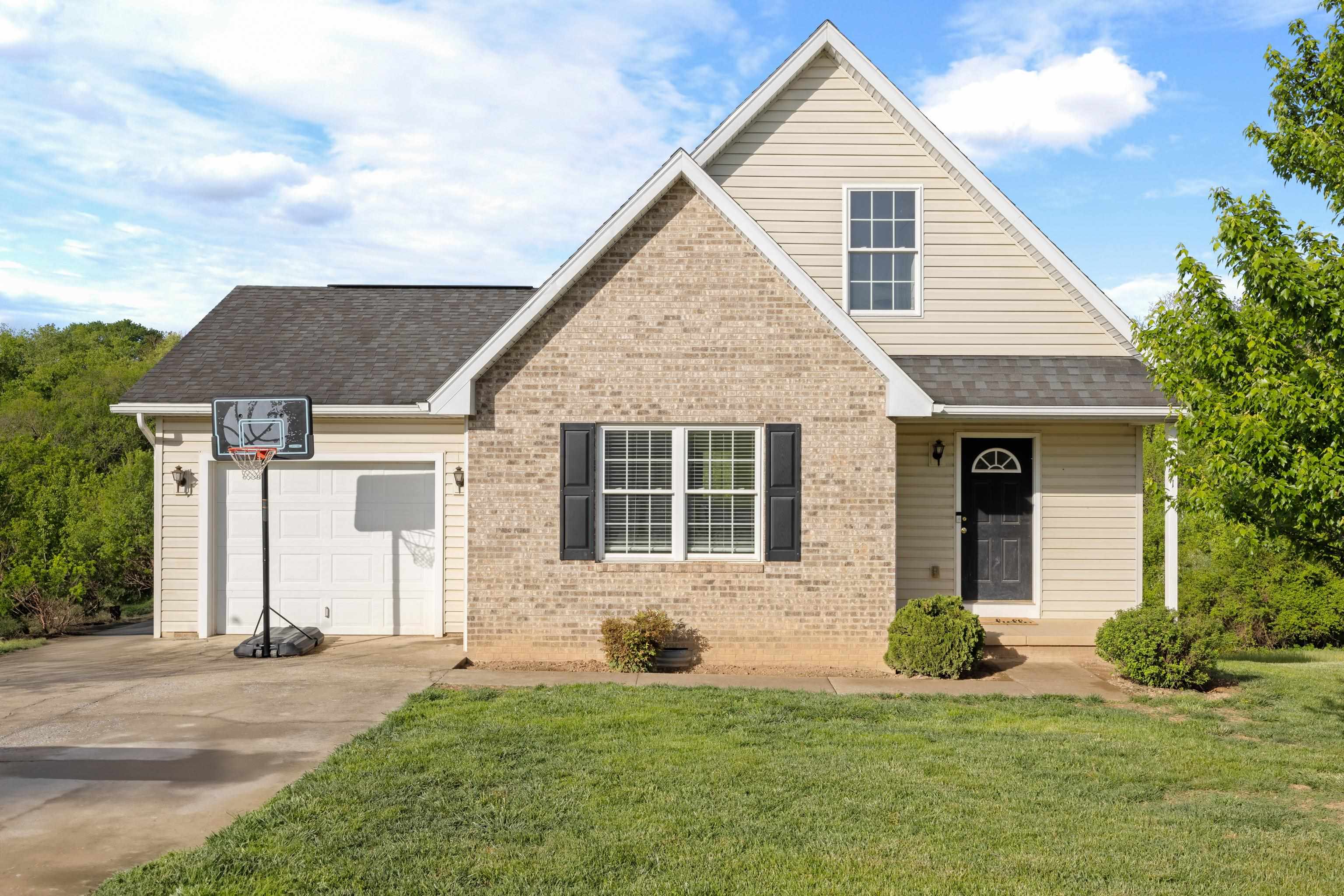 61 THOROUGHBRED CIR, LEXINGTON, Virginia 24450, 3 Bedrooms Bedrooms, ,2 BathroomsBathrooms,Residential,61 THOROUGHBRED CIR,664118 MLS # 664118