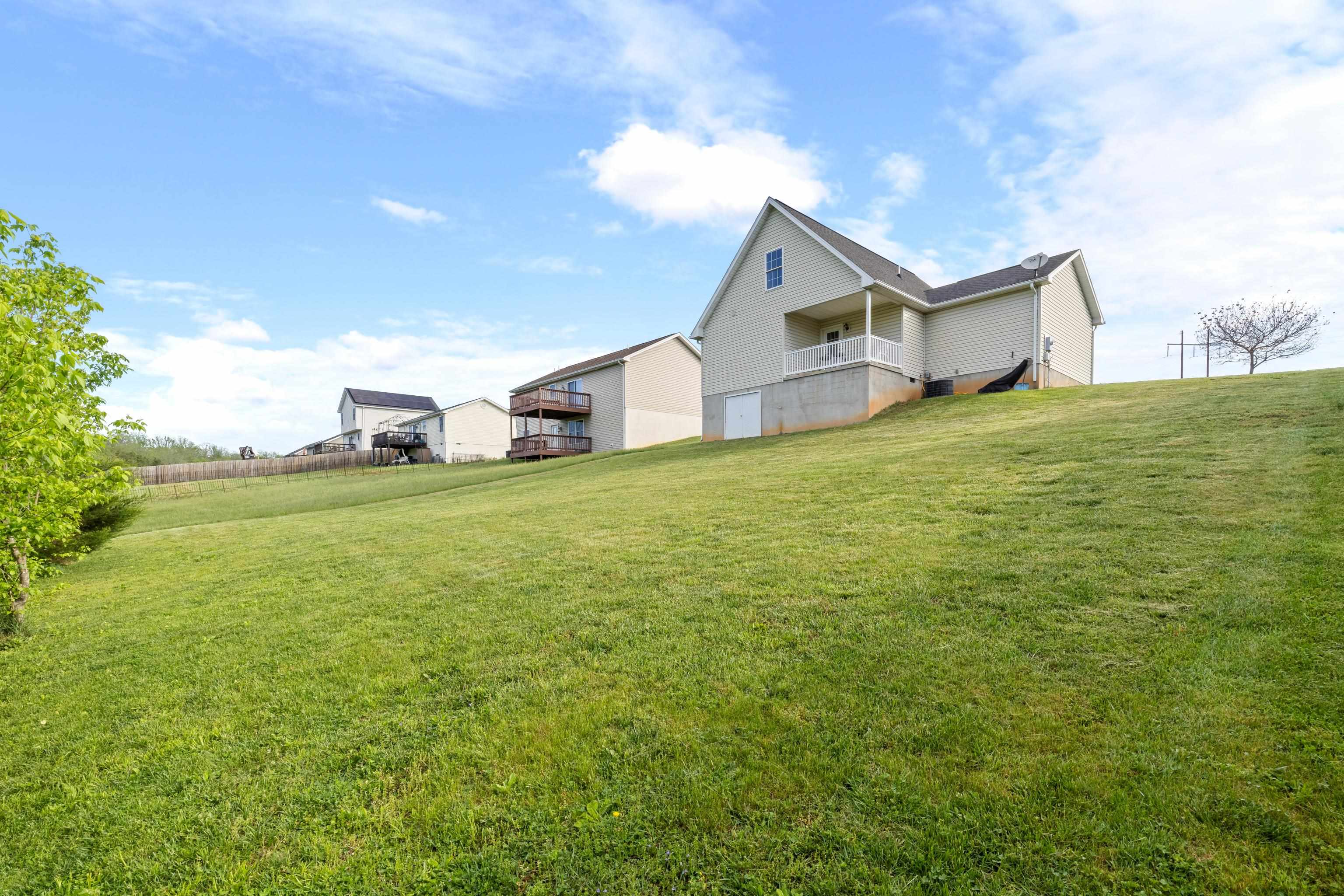 61 THOROUGHBRED CIR, LEXINGTON, Virginia 24450, 3 Bedrooms Bedrooms, ,2 BathroomsBathrooms,Residential,61 THOROUGHBRED CIR,664118 MLS # 664118