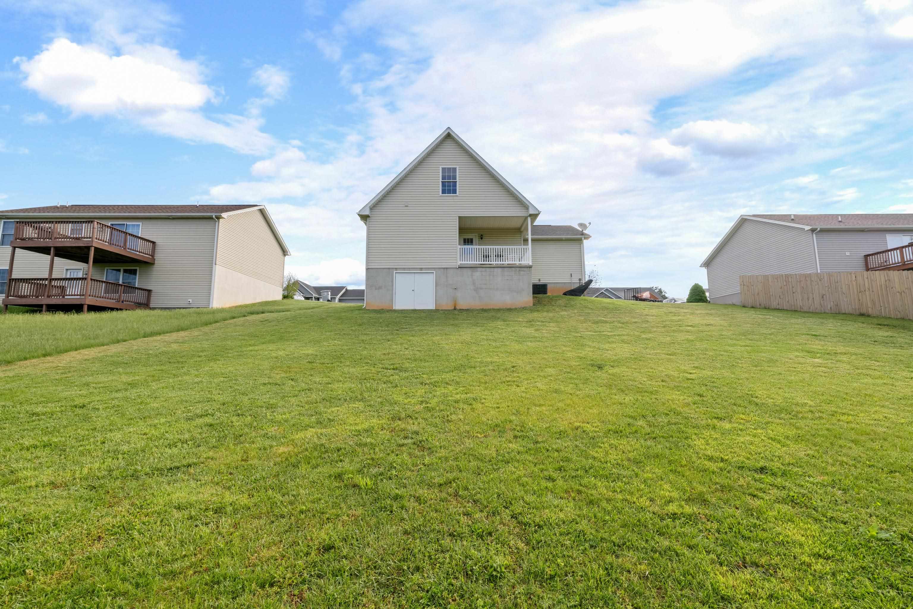 61 THOROUGHBRED CIR, LEXINGTON, Virginia 24450, 3 Bedrooms Bedrooms, ,2 BathroomsBathrooms,Residential,61 THOROUGHBRED CIR,664118 MLS # 664118