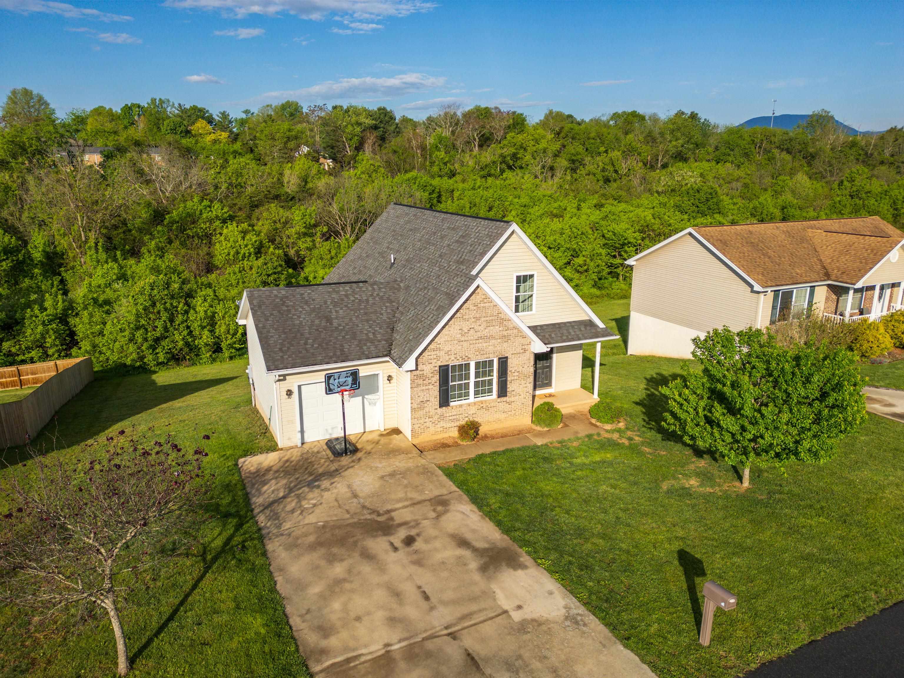 61 THOROUGHBRED CIR, LEXINGTON, Virginia 24450, 3 Bedrooms Bedrooms, ,2 BathroomsBathrooms,Residential,61 THOROUGHBRED CIR,664118 MLS # 664118
