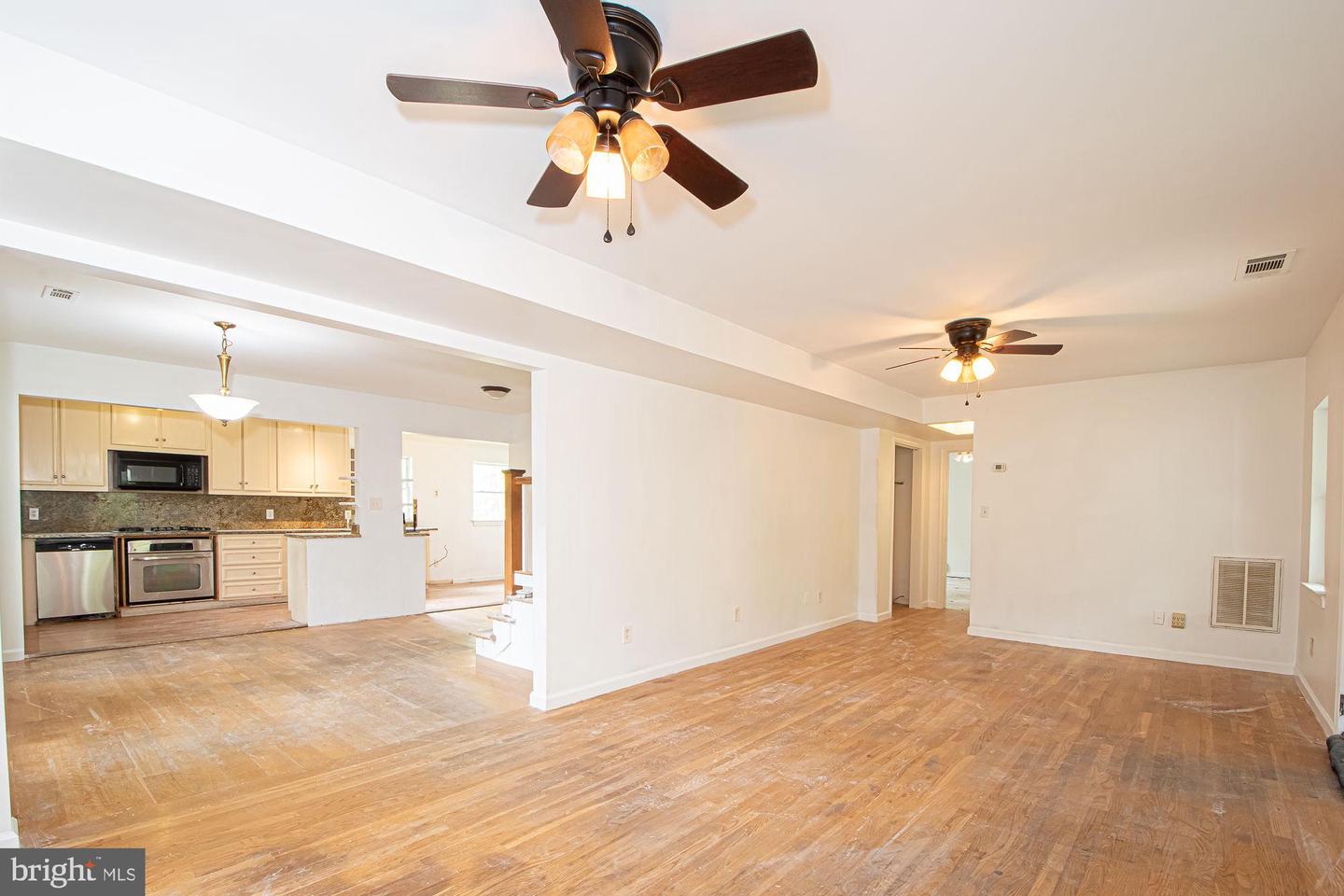 6828 RIDGEWAY DR, SPRINGFIELD, Virginia 22150, 5 Bedrooms Bedrooms, ,3 BathroomsBathrooms,Residential,For sale,6828 RIDGEWAY DR,VAFX2228080 MLS # VAFX2228080