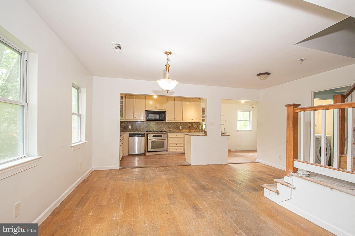 6828 RIDGEWAY DR, SPRINGFIELD, Virginia 22150, 5 Bedrooms Bedrooms, ,3 BathroomsBathrooms,Residential,For sale,6828 RIDGEWAY DR,VAFX2228080 MLS # VAFX2228080