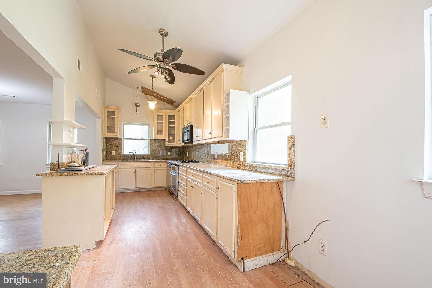 6828 RIDGEWAY DR, SPRINGFIELD, Virginia 22150, 5 Bedrooms Bedrooms, ,3 BathroomsBathrooms,Residential,For sale,6828 RIDGEWAY DR,VAFX2228080 MLS # VAFX2228080