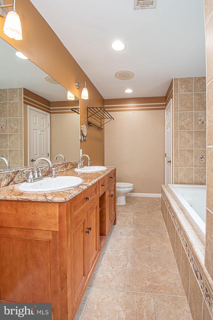 6828 RIDGEWAY DR, SPRINGFIELD, Virginia 22150, 5 Bedrooms Bedrooms, ,3 BathroomsBathrooms,Residential,For sale,6828 RIDGEWAY DR,VAFX2228080 MLS # VAFX2228080