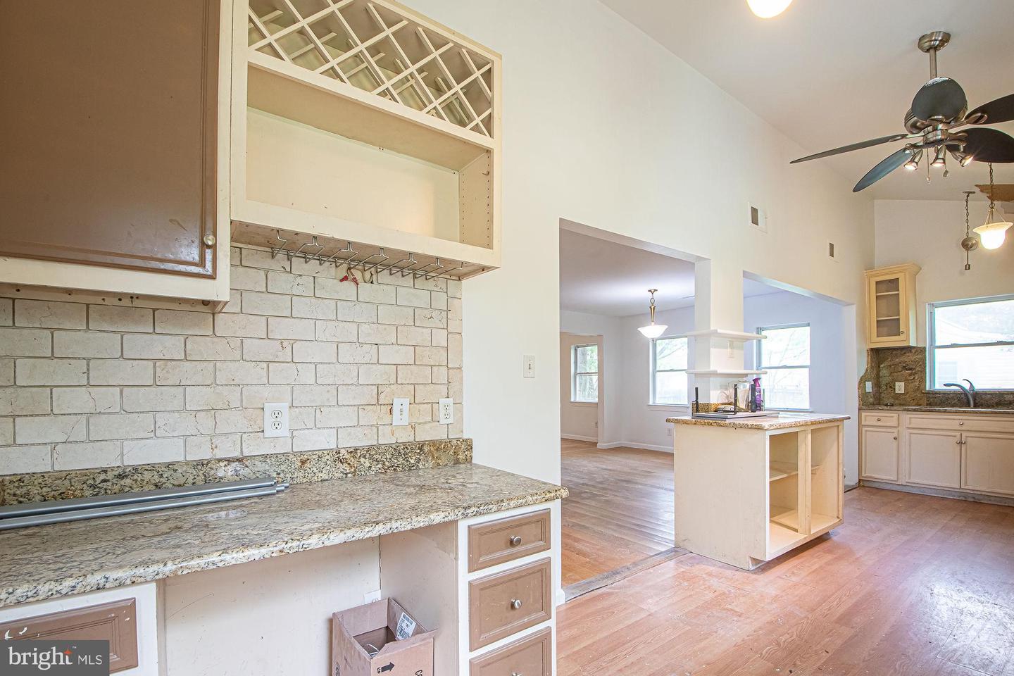 6828 RIDGEWAY DR, SPRINGFIELD, Virginia 22150, 5 Bedrooms Bedrooms, ,3 BathroomsBathrooms,Residential,For sale,6828 RIDGEWAY DR,VAFX2228080 MLS # VAFX2228080