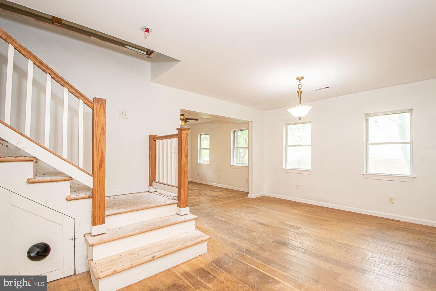 6828 RIDGEWAY DR, SPRINGFIELD, Virginia 22150, 5 Bedrooms Bedrooms, ,3 BathroomsBathrooms,Residential,For sale,6828 RIDGEWAY DR,VAFX2228080 MLS # VAFX2228080