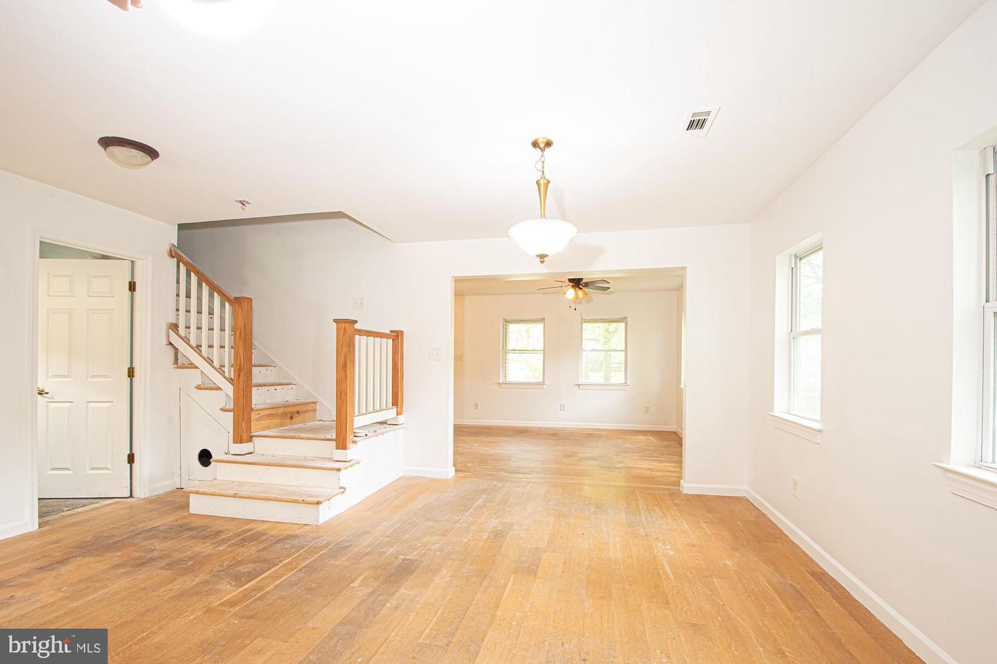6828 RIDGEWAY DR, SPRINGFIELD, Virginia 22150, 5 Bedrooms Bedrooms, ,3 BathroomsBathrooms,Residential,For sale,6828 RIDGEWAY DR,VAFX2228080 MLS # VAFX2228080