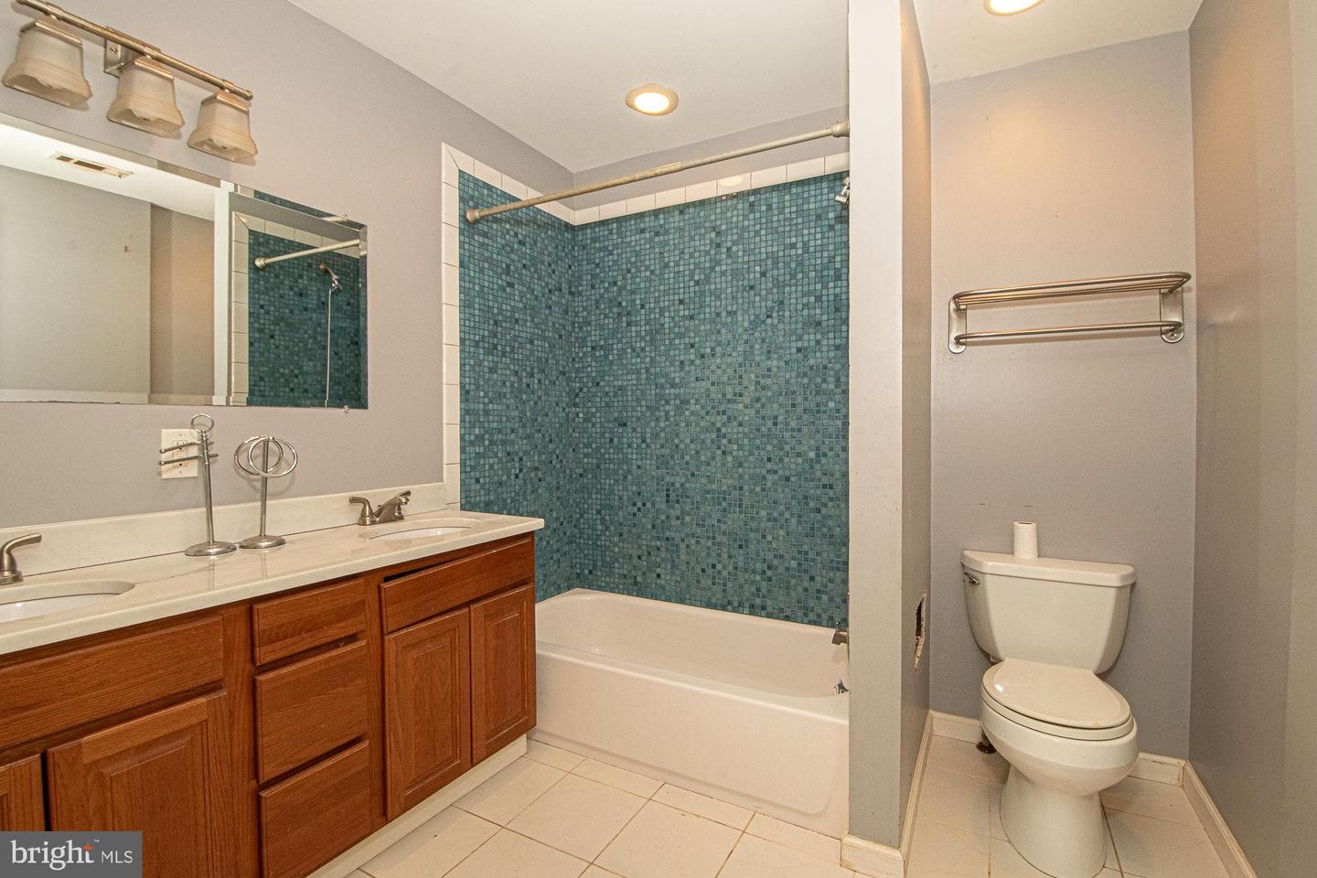6828 RIDGEWAY DR, SPRINGFIELD, Virginia 22150, 5 Bedrooms Bedrooms, ,3 BathroomsBathrooms,Residential,For sale,6828 RIDGEWAY DR,VAFX2228080 MLS # VAFX2228080