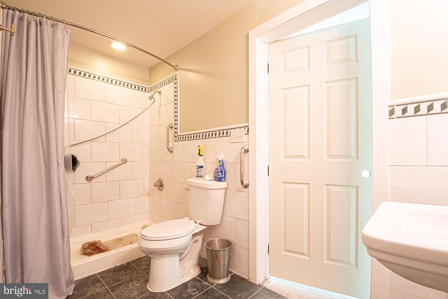 6828 RIDGEWAY DR, SPRINGFIELD, Virginia 22150, 5 Bedrooms Bedrooms, ,3 BathroomsBathrooms,Residential,For sale,6828 RIDGEWAY DR,VAFX2228080 MLS # VAFX2228080