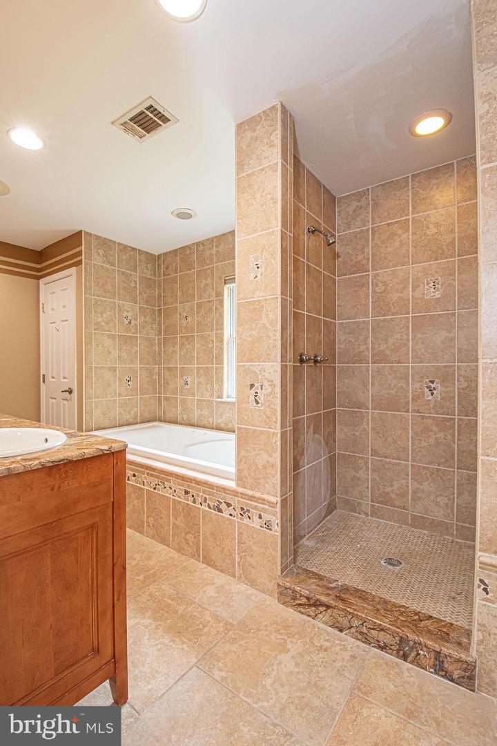6828 RIDGEWAY DR, SPRINGFIELD, Virginia 22150, 5 Bedrooms Bedrooms, ,3 BathroomsBathrooms,Residential,For sale,6828 RIDGEWAY DR,VAFX2228080 MLS # VAFX2228080