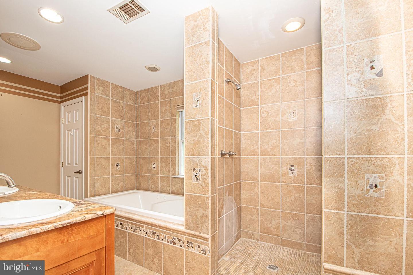 6828 RIDGEWAY DR, SPRINGFIELD, Virginia 22150, 5 Bedrooms Bedrooms, ,3 BathroomsBathrooms,Residential,For sale,6828 RIDGEWAY DR,VAFX2228080 MLS # VAFX2228080