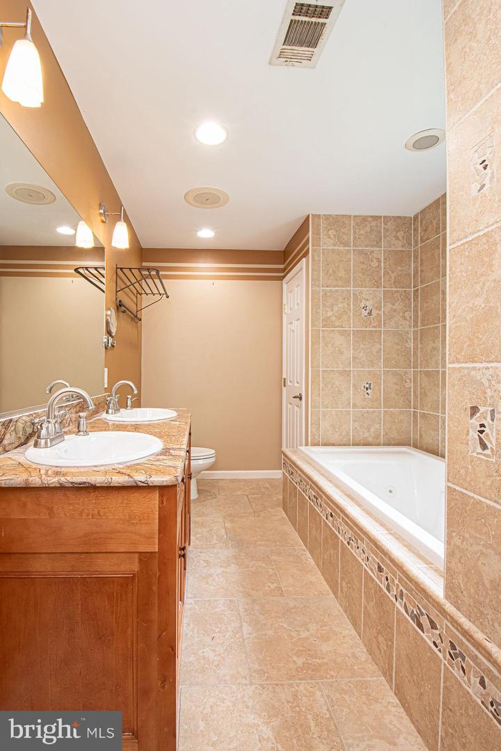 6828 RIDGEWAY DR, SPRINGFIELD, Virginia 22150, 5 Bedrooms Bedrooms, ,3 BathroomsBathrooms,Residential,For sale,6828 RIDGEWAY DR,VAFX2228080 MLS # VAFX2228080