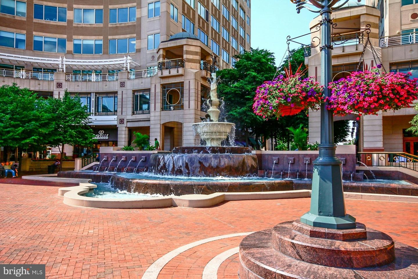 1860 STRATFORD PARK PL #306, RESTON, Virginia 20190, 2 Bedrooms Bedrooms, ,2 BathroomsBathrooms,Residential,For sale,1860 STRATFORD PARK PL #306,VAFX2228252 MLS # VAFX2228252