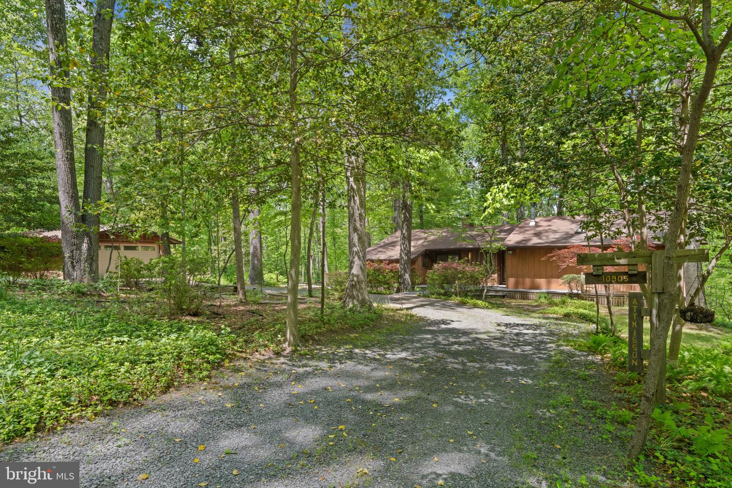 10905 CROSSVIEW DR, GREAT FALLS, Virginia 22066, 3 Bedrooms Bedrooms, ,2 BathroomsBathrooms,Residential,For sale,10905 CROSSVIEW DR,VAFX2229034 MLS # VAFX2229034