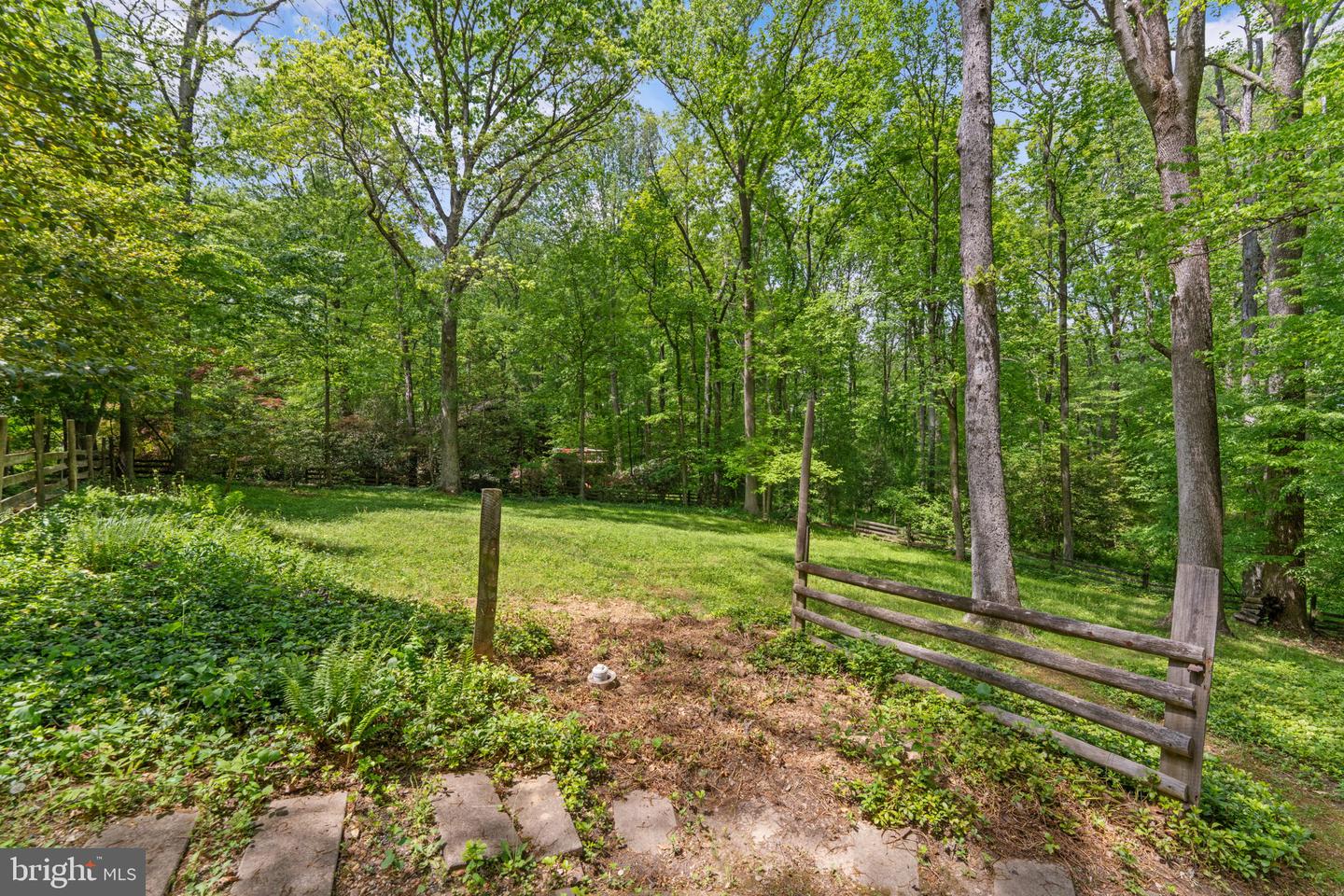 10905 CROSSVIEW DR, GREAT FALLS, Virginia 22066, 3 Bedrooms Bedrooms, ,2 BathroomsBathrooms,Residential,For sale,10905 CROSSVIEW DR,VAFX2229034 MLS # VAFX2229034