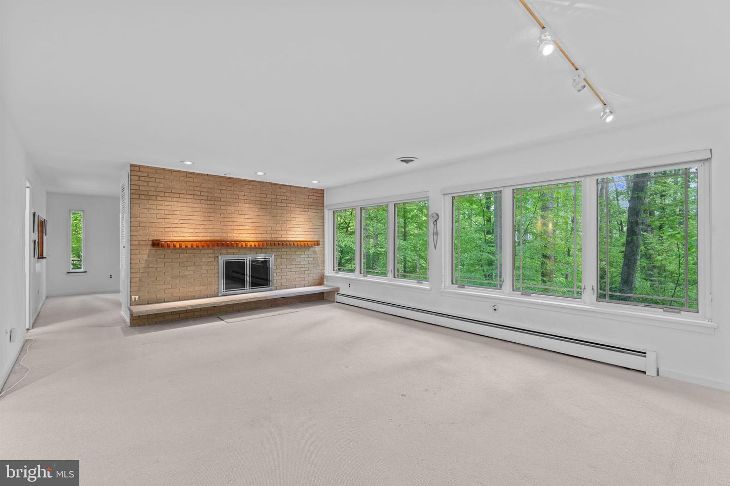 10905 CROSSVIEW DR, GREAT FALLS, Virginia 22066, 3 Bedrooms Bedrooms, ,2 BathroomsBathrooms,Residential,For sale,10905 CROSSVIEW DR,VAFX2229034 MLS # VAFX2229034