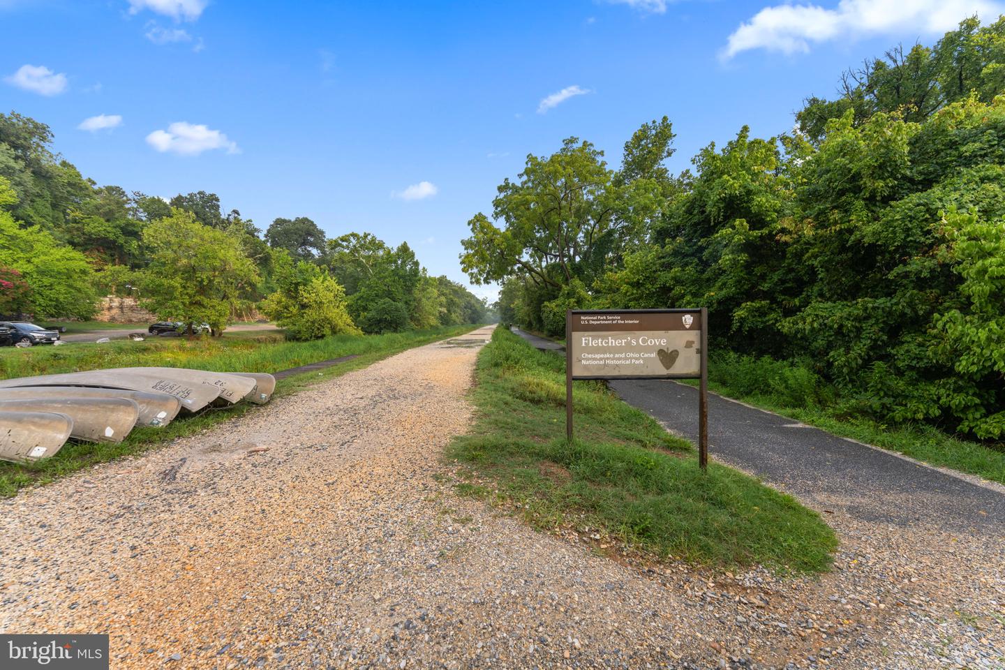 10905 CROSSVIEW DR, GREAT FALLS, Virginia 22066, 3 Bedrooms Bedrooms, ,2 BathroomsBathrooms,Residential,For sale,10905 CROSSVIEW DR,VAFX2229034 MLS # VAFX2229034