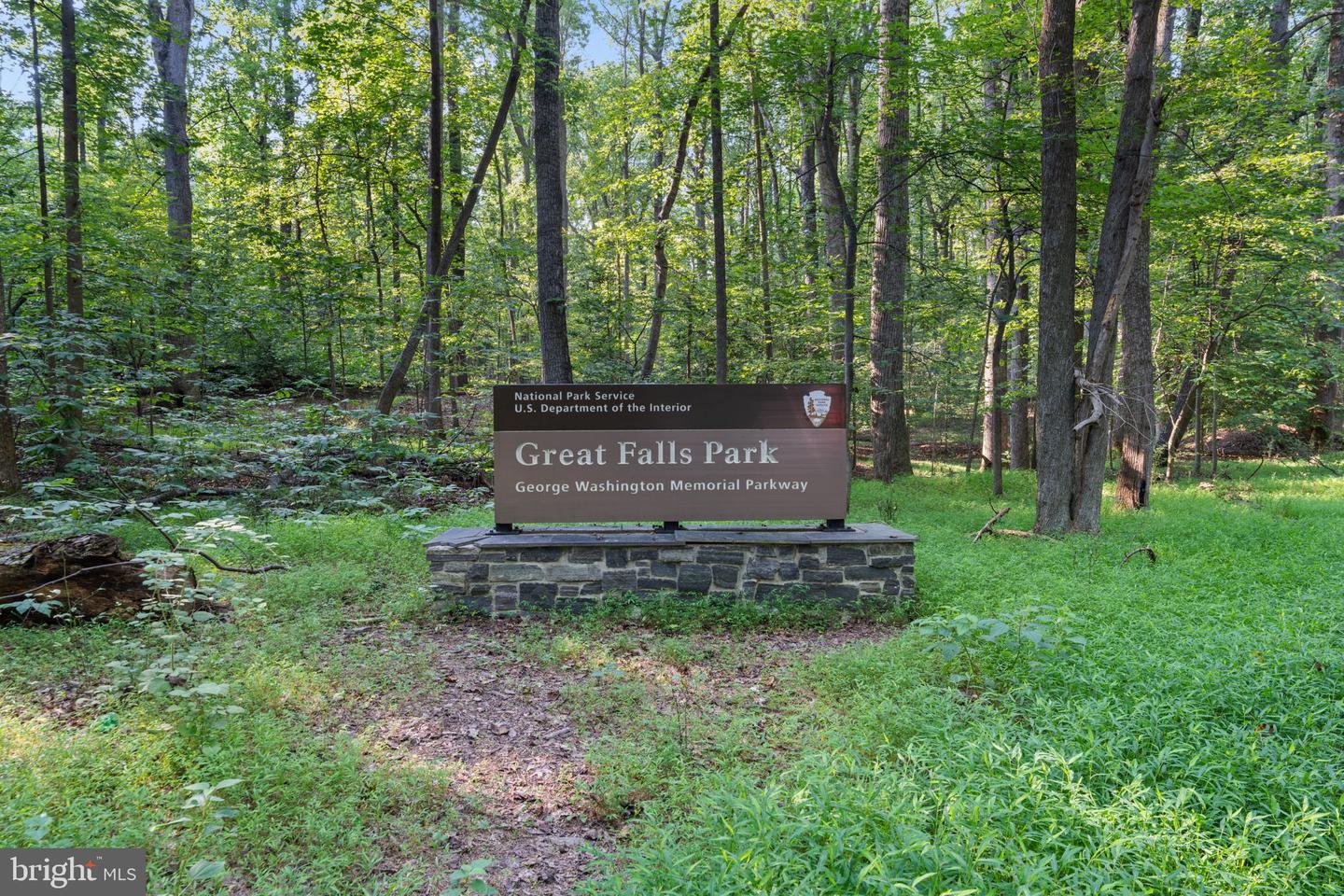 10905 CROSSVIEW DR, GREAT FALLS, Virginia 22066, 3 Bedrooms Bedrooms, ,2 BathroomsBathrooms,Residential,For sale,10905 CROSSVIEW DR,VAFX2229034 MLS # VAFX2229034