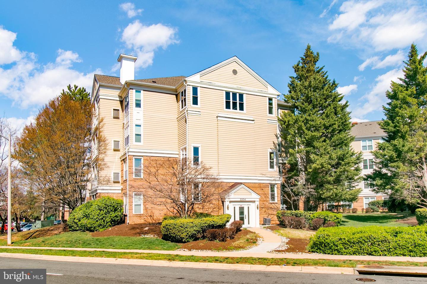 2204 WESTCOURT LN #306, HERNDON, Virginia 20170, 2 Bedrooms Bedrooms, ,1 BathroomBathrooms,Residential,For sale,2204 WESTCOURT LN #306,VAFX2229792 MLS # VAFX2229792