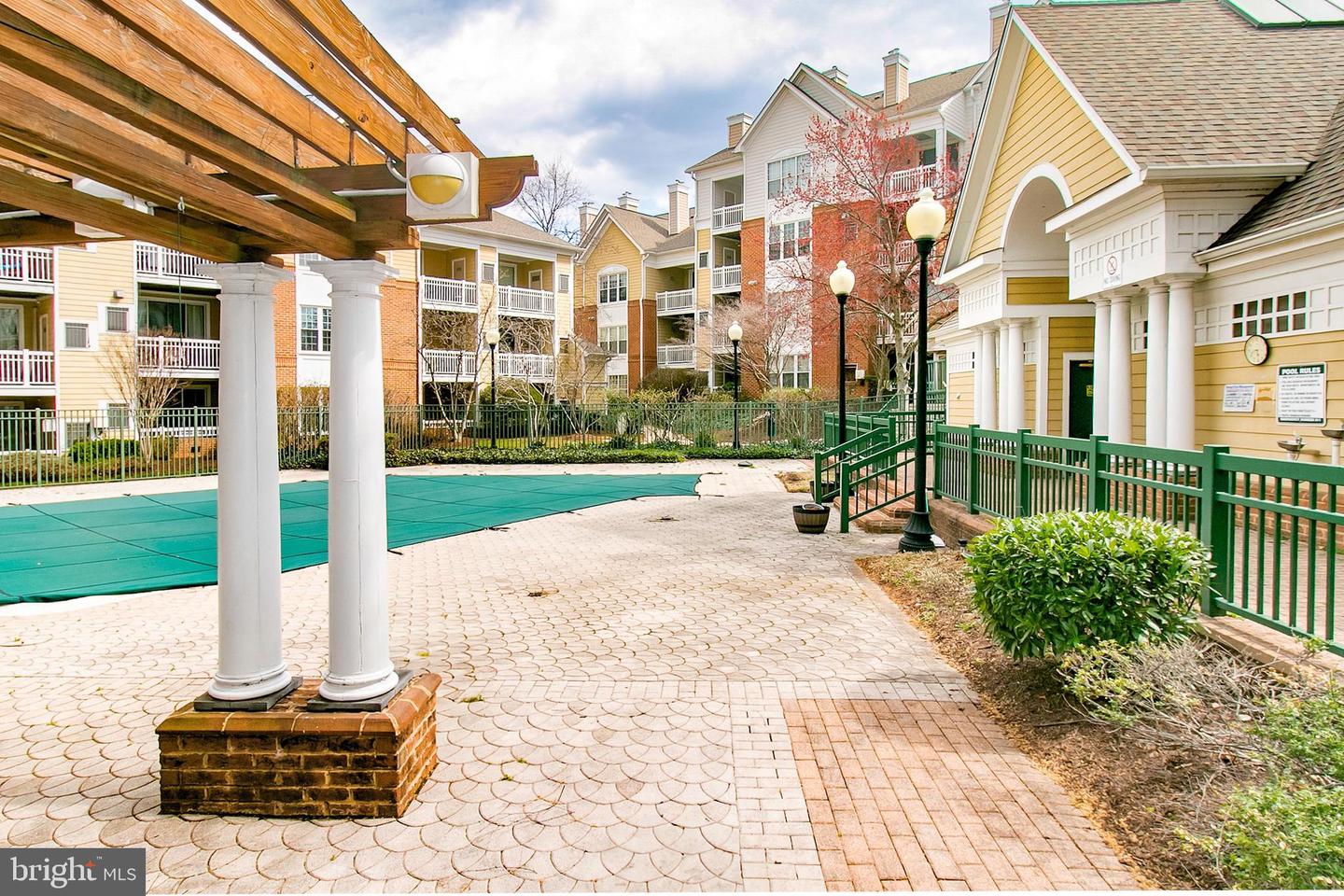2204 WESTCOURT LN #306, HERNDON, Virginia 20170, 2 Bedrooms Bedrooms, ,1 BathroomBathrooms,Residential,For sale,2204 WESTCOURT LN #306,VAFX2229792 MLS # VAFX2229792