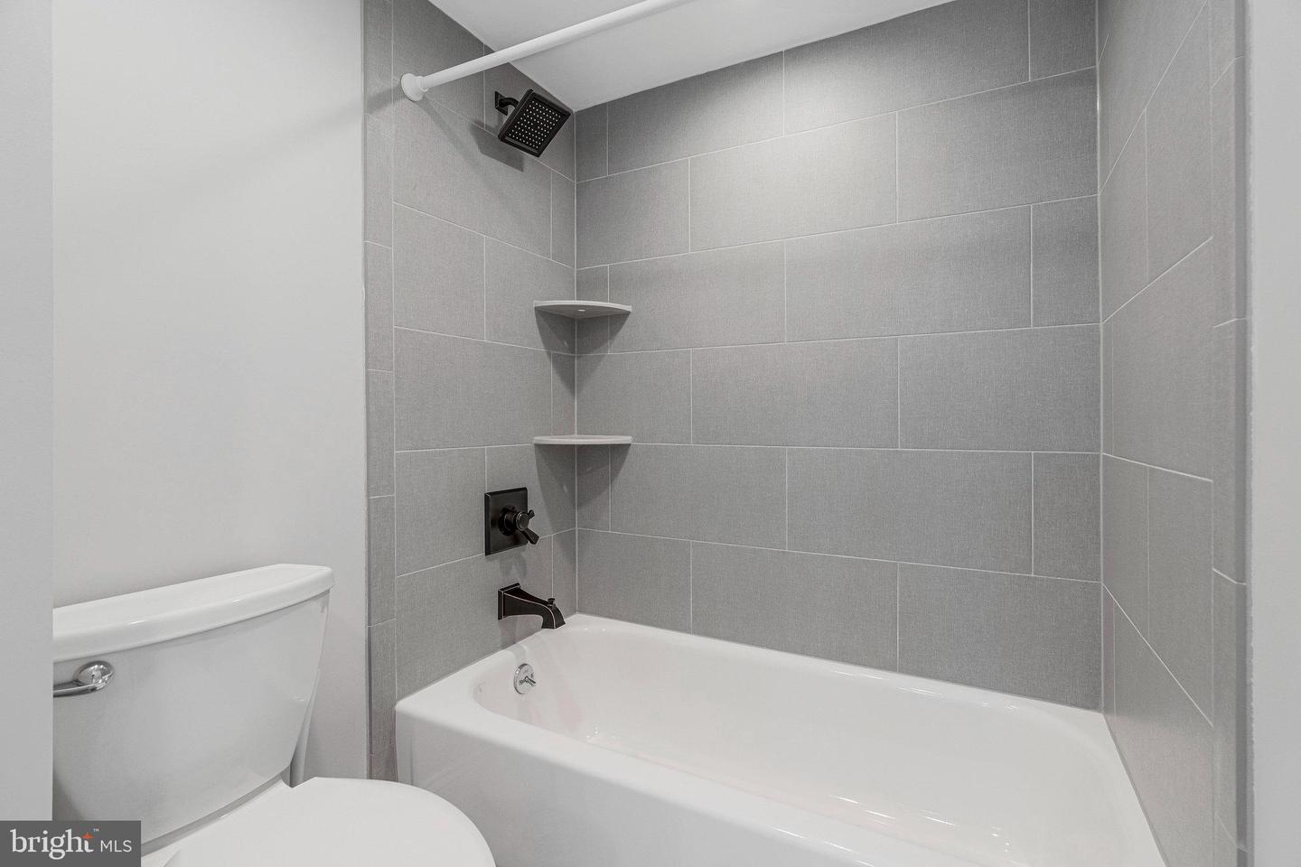 6800 FLEETWOOD RD #820, MCLEAN, Virginia 22101, 3 Bedrooms Bedrooms, ,2 BathroomsBathrooms,Residential,For sale,6800 FLEETWOOD RD #820,VAFX2229858 MLS # VAFX2229858