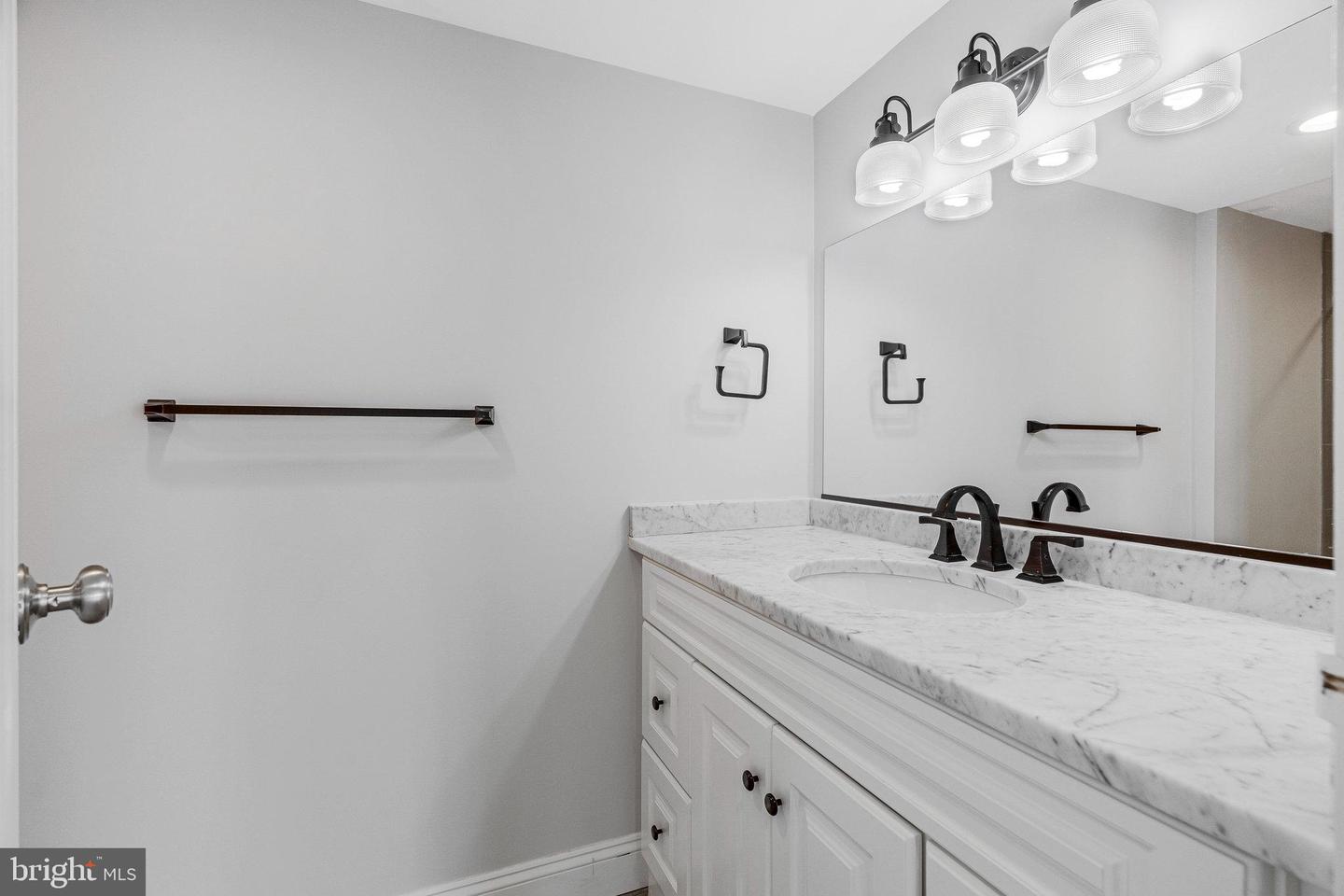 6800 FLEETWOOD RD #820, MCLEAN, Virginia 22101, 3 Bedrooms Bedrooms, ,2 BathroomsBathrooms,Residential,For sale,6800 FLEETWOOD RD #820,VAFX2229858 MLS # VAFX2229858