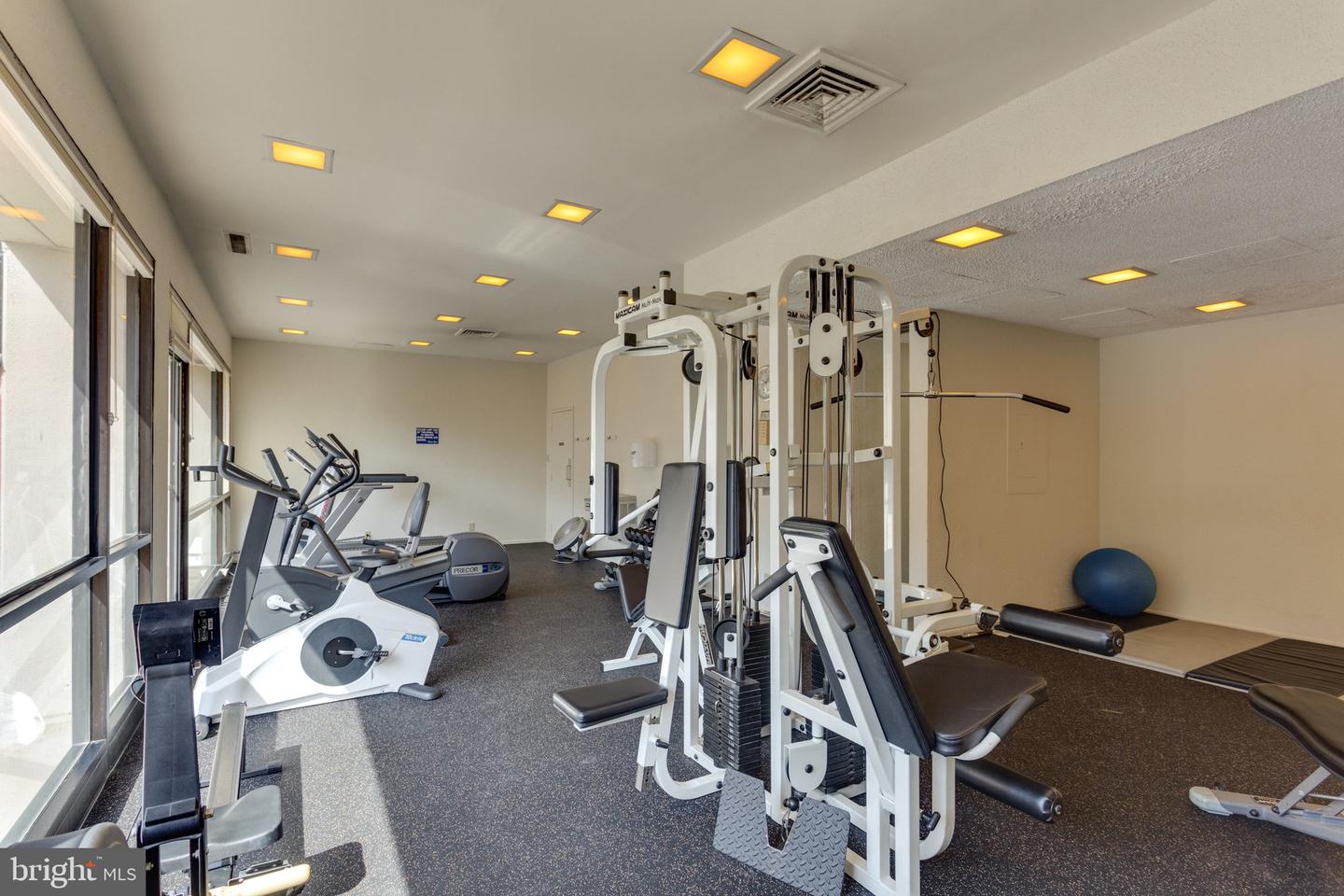 6800 FLEETWOOD RD #820, MCLEAN, Virginia 22101, 3 Bedrooms Bedrooms, ,2 BathroomsBathrooms,Residential,For sale,6800 FLEETWOOD RD #820,VAFX2229858 MLS # VAFX2229858