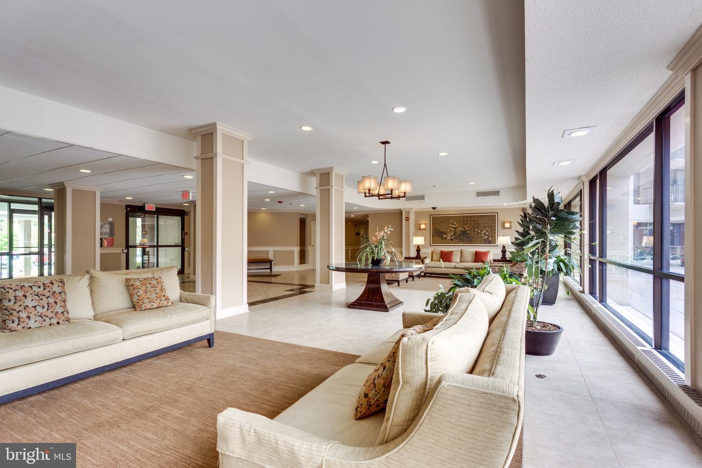 6800 FLEETWOOD RD #820, MCLEAN, Virginia 22101, 3 Bedrooms Bedrooms, ,2 BathroomsBathrooms,Residential,For sale,6800 FLEETWOOD RD #820,VAFX2229858 MLS # VAFX2229858