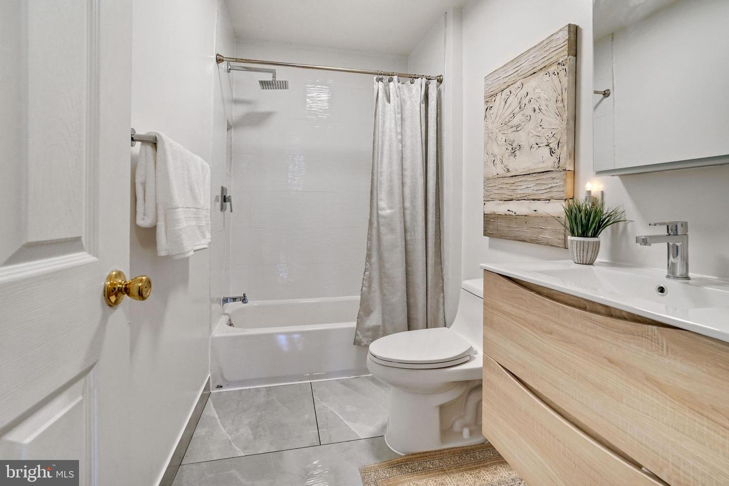5232 5TH ST NW, WASHINGTON, District Of Columbia 20011, 2 Bedrooms Bedrooms, ,2 BathroomsBathrooms,Residential,For sale,5232 5TH ST NW,DCDC2192812 MLS # DCDC2192812