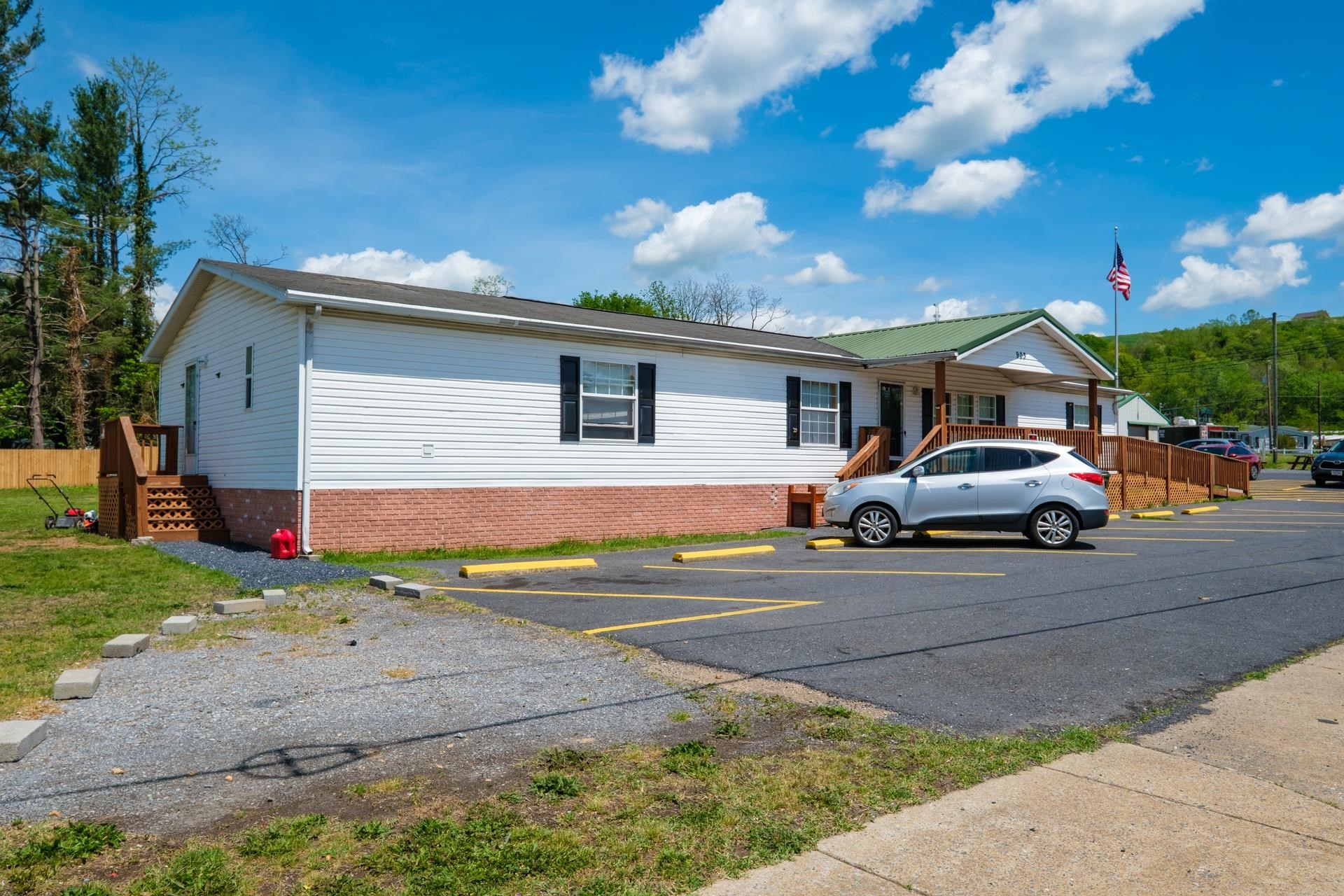 903 E MAIN ST, WAYNESBORO, Virginia 22980, ,Commercial,903 E MAIN ST,664145 MLS # 664145
