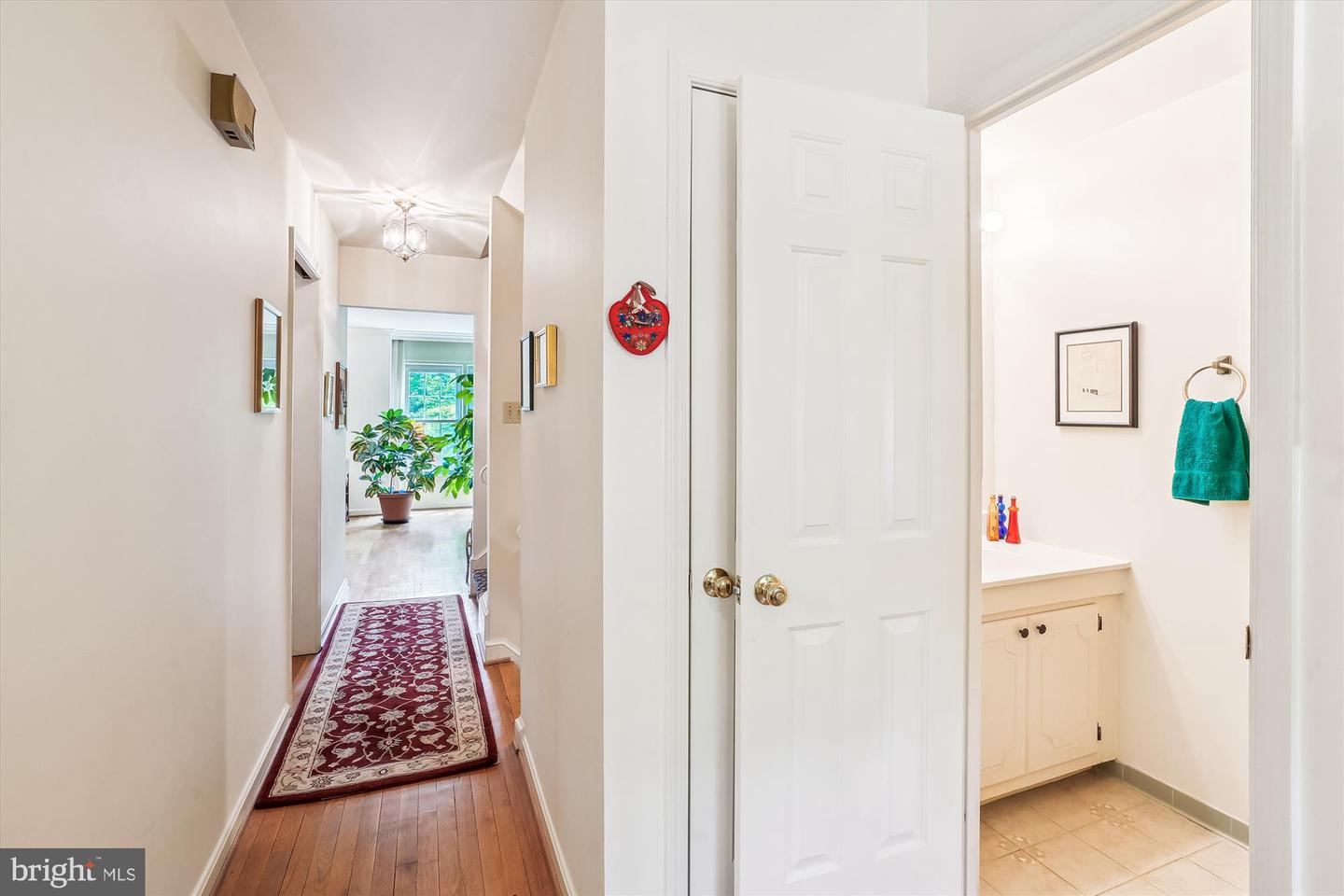 5105 S 12TH RD S, ARLINGTON, Virginia 22204, 3 Bedrooms Bedrooms, ,3 BathroomsBathrooms,Residential,For sale,5105 S 12TH RD S,VAAR2056866 MLS # VAAR2056866